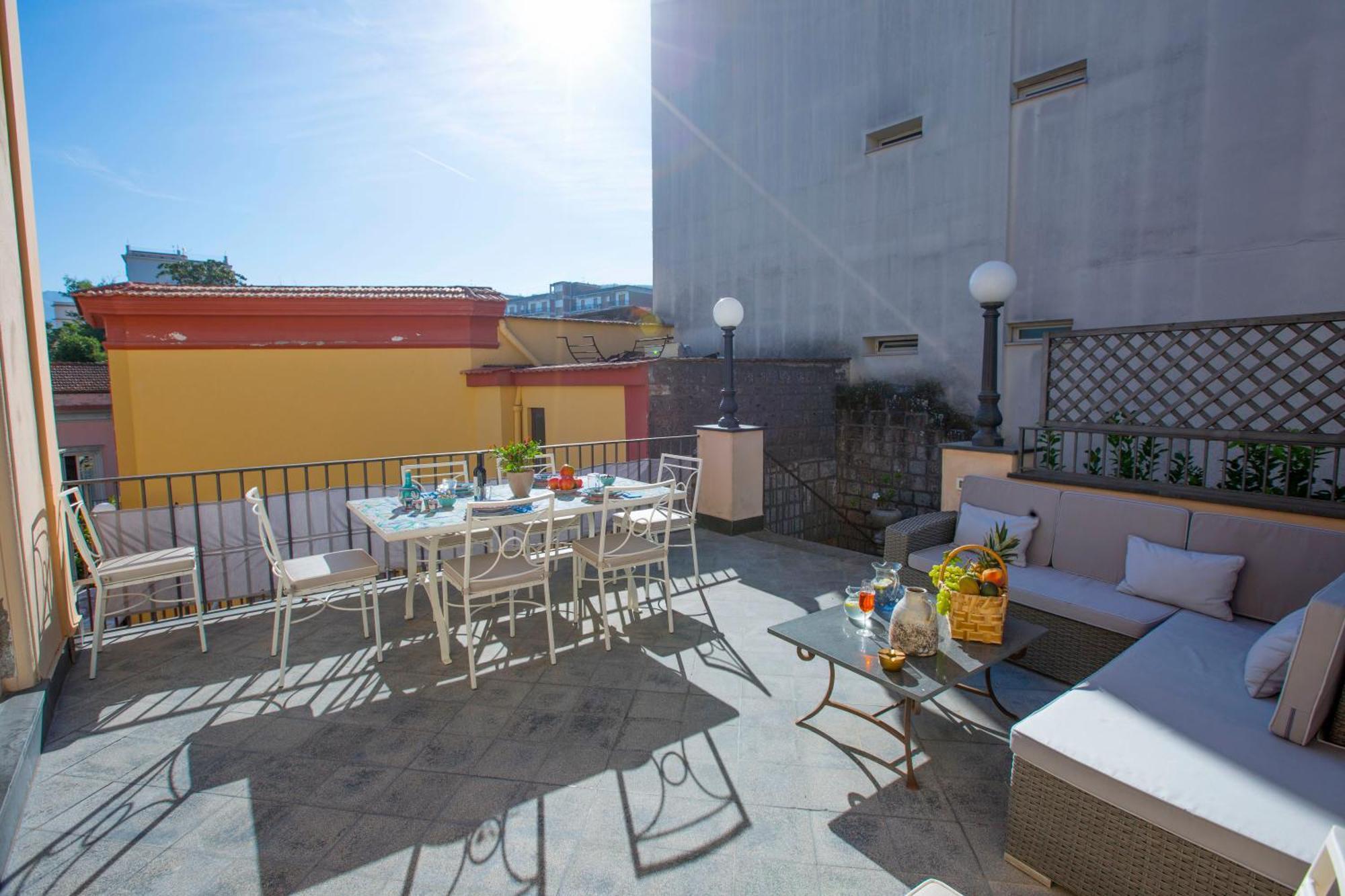 Amore Rentals - Appartamento Terrazza Tasso Соренто Екстериор снимка